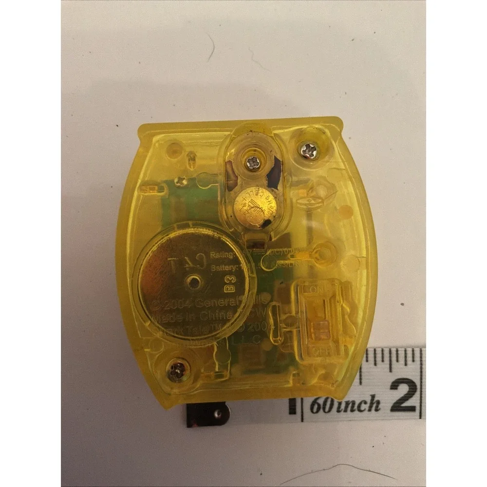 Shark Tale Yellow Handheld Electronic Game, General Mills Toy 2004 Works Test‎